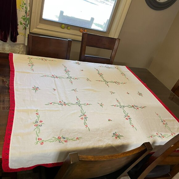 Vintage Hand Embroidered Floral Tablecloth Red Crochet Lace 50x52 Cottage - Picture 15 of 16